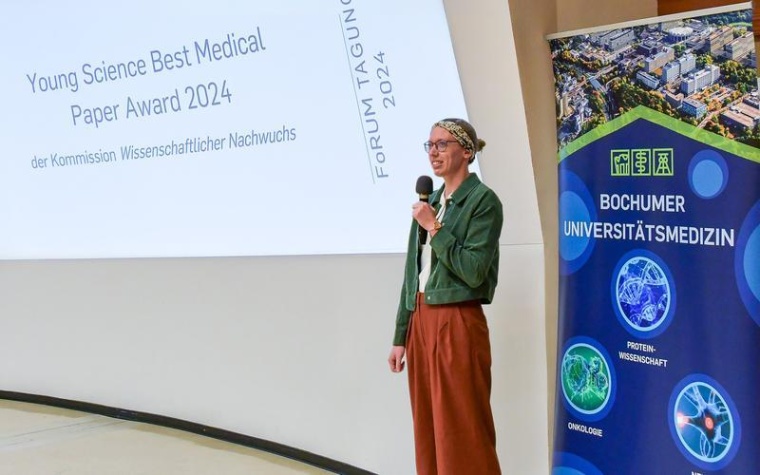 Preisträgerin Hilke Jung präsentiert ihre Arbeit auf der FoRUM Tagung der...