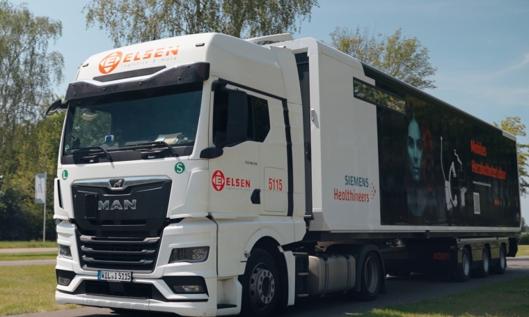 Das mobile Herzkatheterlabor der Marienhaus Gruppe wird mit Hilfe des...