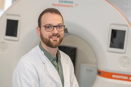 Dr. Sebastian Nowak klärt den datenschutzsicheren Einsatz von KI zur...