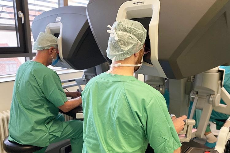 Ein besonderes Highlight des neuen Da Vinci-Roboters ist die mobile Konsole und...