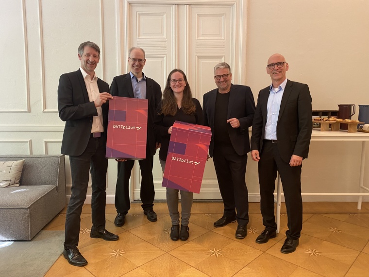 Die Vertreter*innen der Innovationscommunity DIIC. V.l.n.r.: Prof. Dr. Oliver...