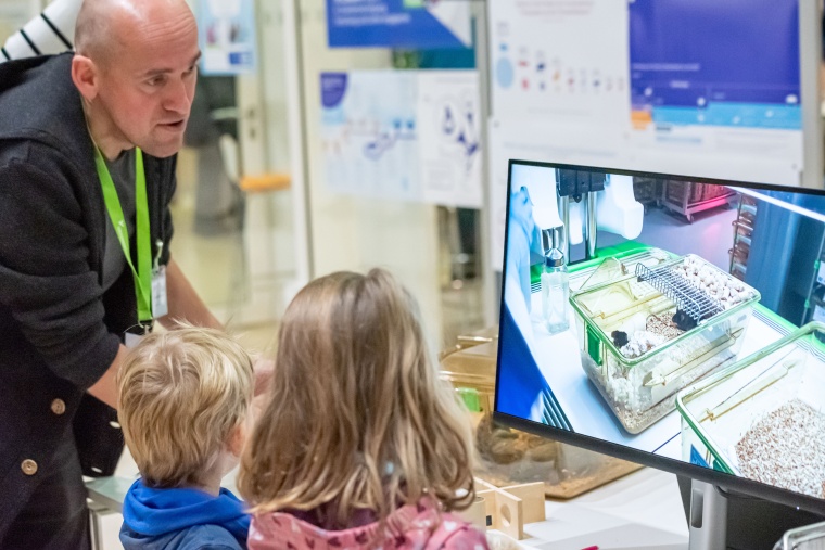 Forschende am Uniklinikum Jena informieren über Tierversuche und geben...
