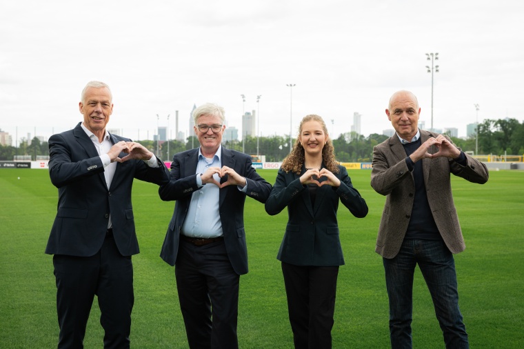 Von links nach rechts: Prof. Dr. Thomas Voigtländer, Pierre-Enric Steiger,...