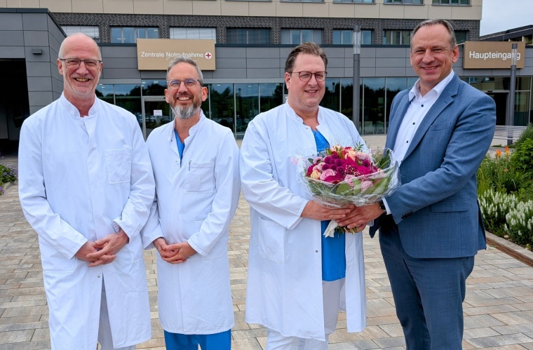 (v.r.n.l.): Michael Gesenhues, Geschäftsführer Alexianer Klinikum...
