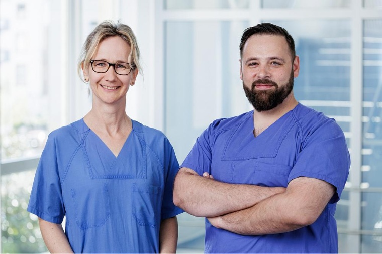 Petra Weinelt (links) und Dr. Amel Havkic (rechts) erweitern die...