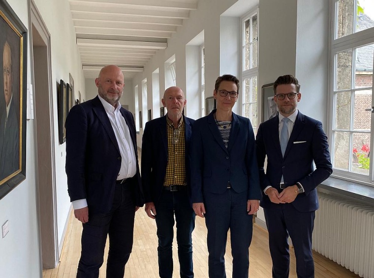 (v.l.n.r.) Thorsten Celary (Vorsitzender der Geschäftsführung), Bernd...