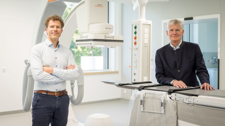 Prof. Dr. Dr. Hermann Reichenspurner (r.) mit seinem Nachfolger Prof. Dr....