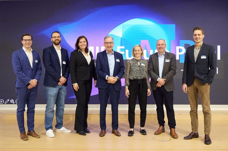 (v.l.): Prof. Dr. med. Maximilian Pfau, Dr. Sebastian Nowak, Prof. Dr. rer....