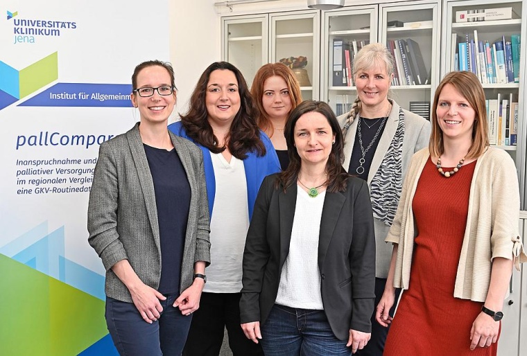 Das ausgezeichnete Projektteam (v.l.): Dr. Franziska Meißner, Juliane Poeck,...