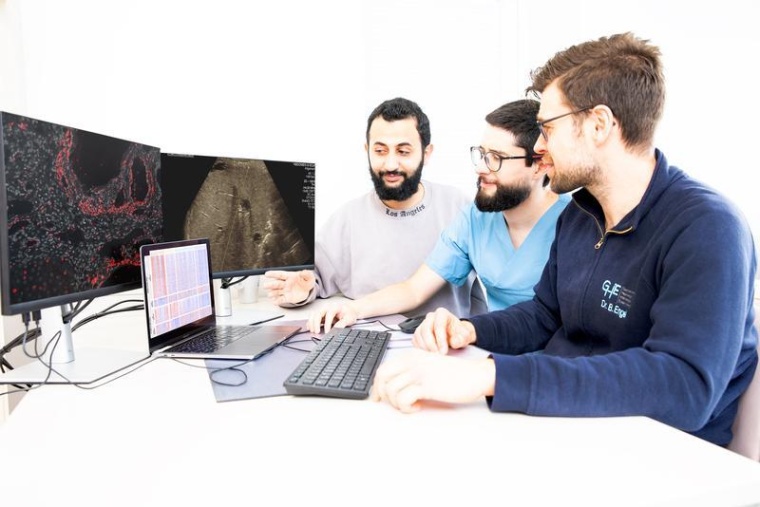 Diskutieren die Forschungsergebnisse (von links): Ahmed Alaswad, Alejandro...