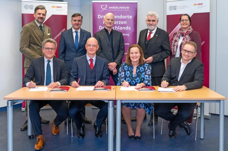 Fotohinweis:
Harzklinikum und Universitätsmedizin Halle unterzeichnen...