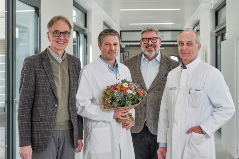 (v. l. n. r.): Prof. Dr. Michael Weiß, Ärztlicher Direktor Kinderkrankenhaus...