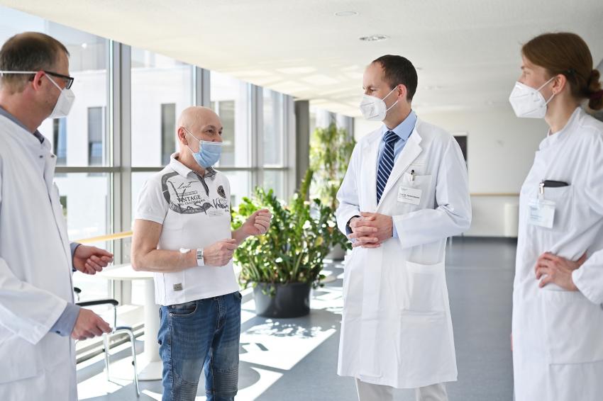 Zwei auf einen Streich: Kombinierte Herz-Lungen-Transplantation am UKJ ...