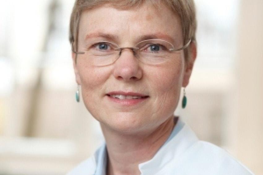 Frau Dr. Med. Sybille Haase Und Dr. Med. Gunther Leibfried Dr. Sybille Wunderlich ist neue Chefärztin für Innere Medizin an den
